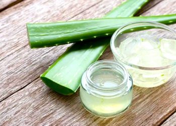 6 Tumbuhan Herbal yang Ampuh Mengatasi Jerawat Secara Alami
