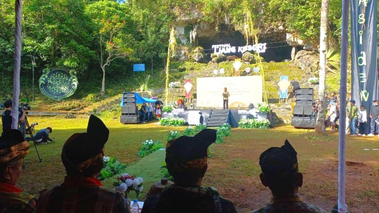 Wagub Sultra Hadiri Festival Liangkabori 2025 di Muna, Hugua: Ini Warisan Peradaban 60.000 Tahun SM