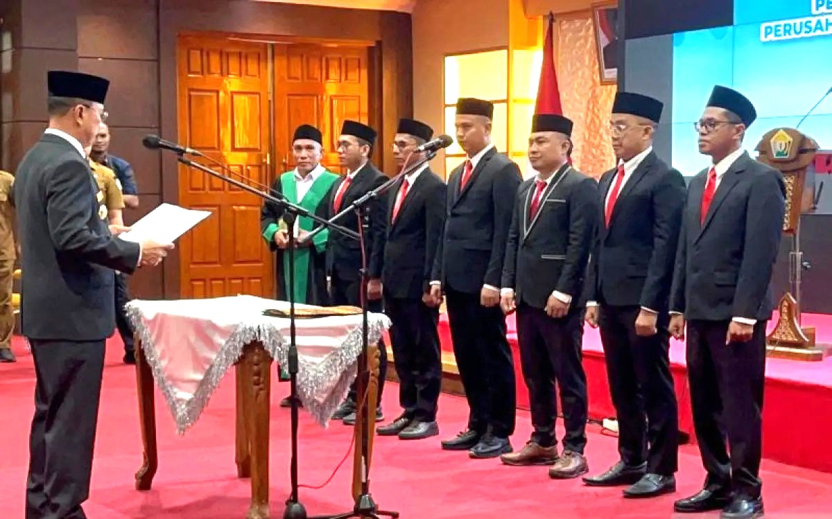 Gubernur Sultra Lantik Direksi dan Dewas Perumda Baru, Dorong Profesionalisme dan Transparansi