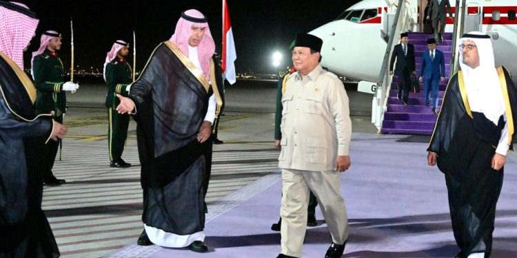 Presiden Prabowo Tiba di Jeddah, Disambut Upacara Kehormatan Kerajaan Arab Saudi