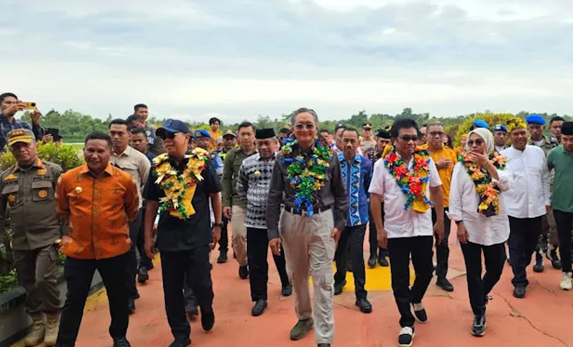 Gubernur Sultra Dampingi Menteri PUPR Tinjau Infrastruktur Penting di Muna Barat