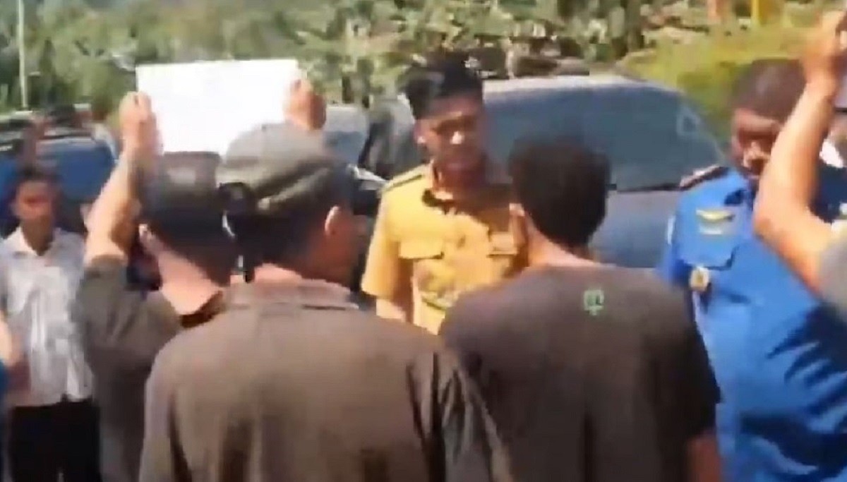 Rombongan KPK Dihadang Warga Saat Tinjau Tambang di Konkep