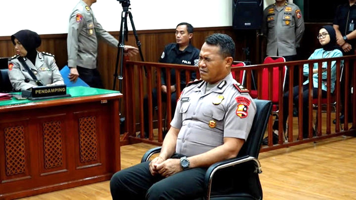 Air Mata Danyon Brimob Usai Dipecat: “Saya Mohon Maaf, Itu Bukan Tujuan Kami”