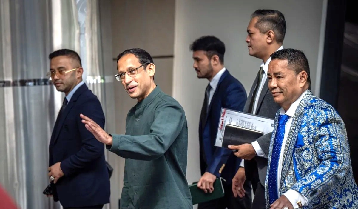 Hotman Paris: Nadiem Tak Terima Uang dari Proyek Chromebook, Kejagung Punya Bukti Berbeda