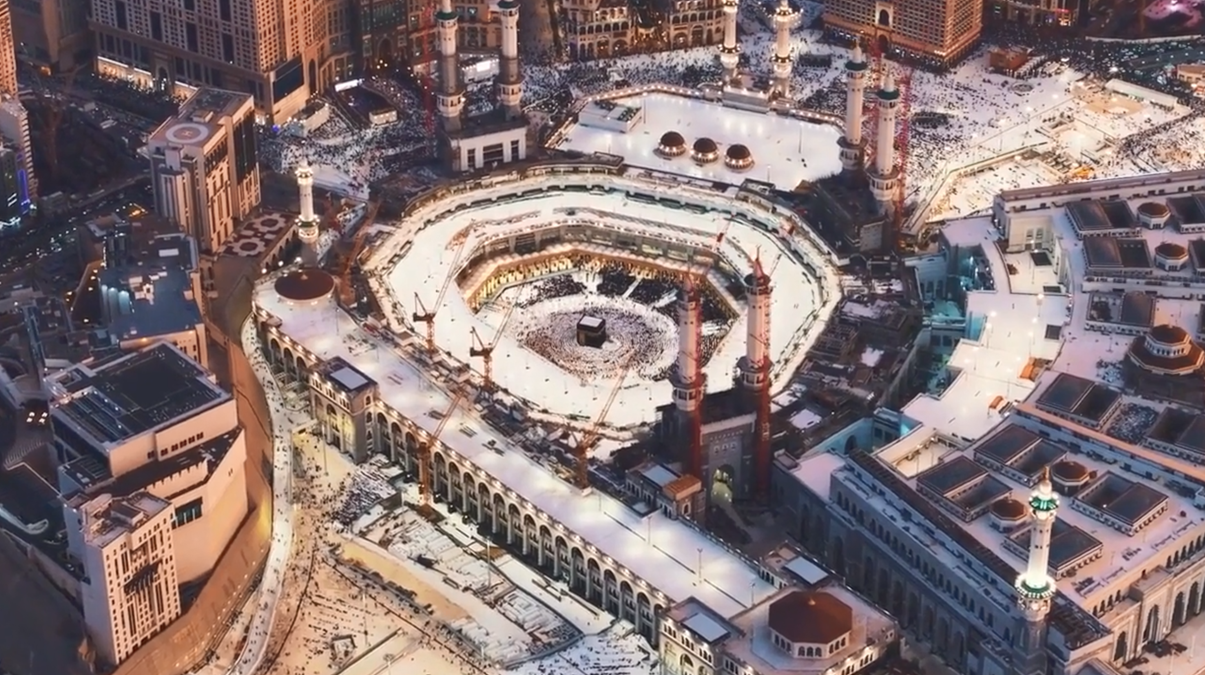Menyaksikan Ka’bah dari Langit: Refleksi Spiritual di Kota Makkah