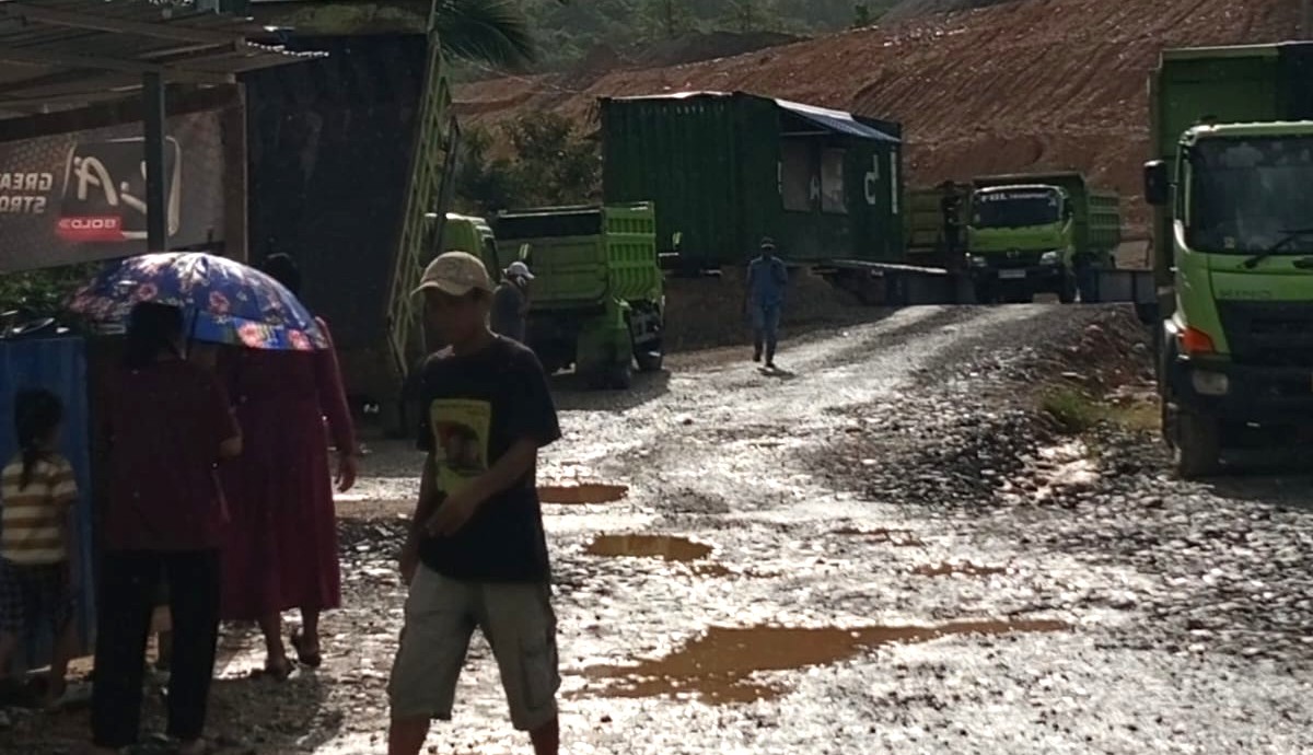 Abaikan Kewajiban Kepada Masyarakat, Jalan Hauling PT. Manunggal Prima Utama Konsel Diblokir
