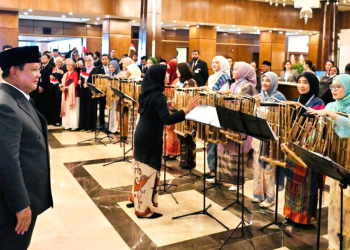 WNI Sambut Presiden Prabowo di Islamabad dengan Angklung, Hangat dan Penuh Antusiasme