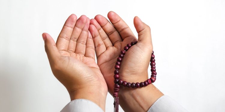 Doa dan Takdir: Memahami Hikmah Tuhan di Balik Permohonan Manusia